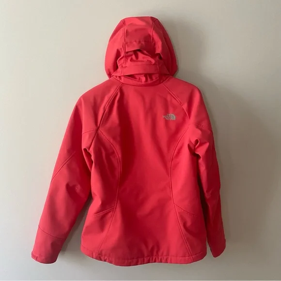 The North Face Women’s Peach/Pink Insulated Winter Jacket. Size medium - Picture 8 of 9